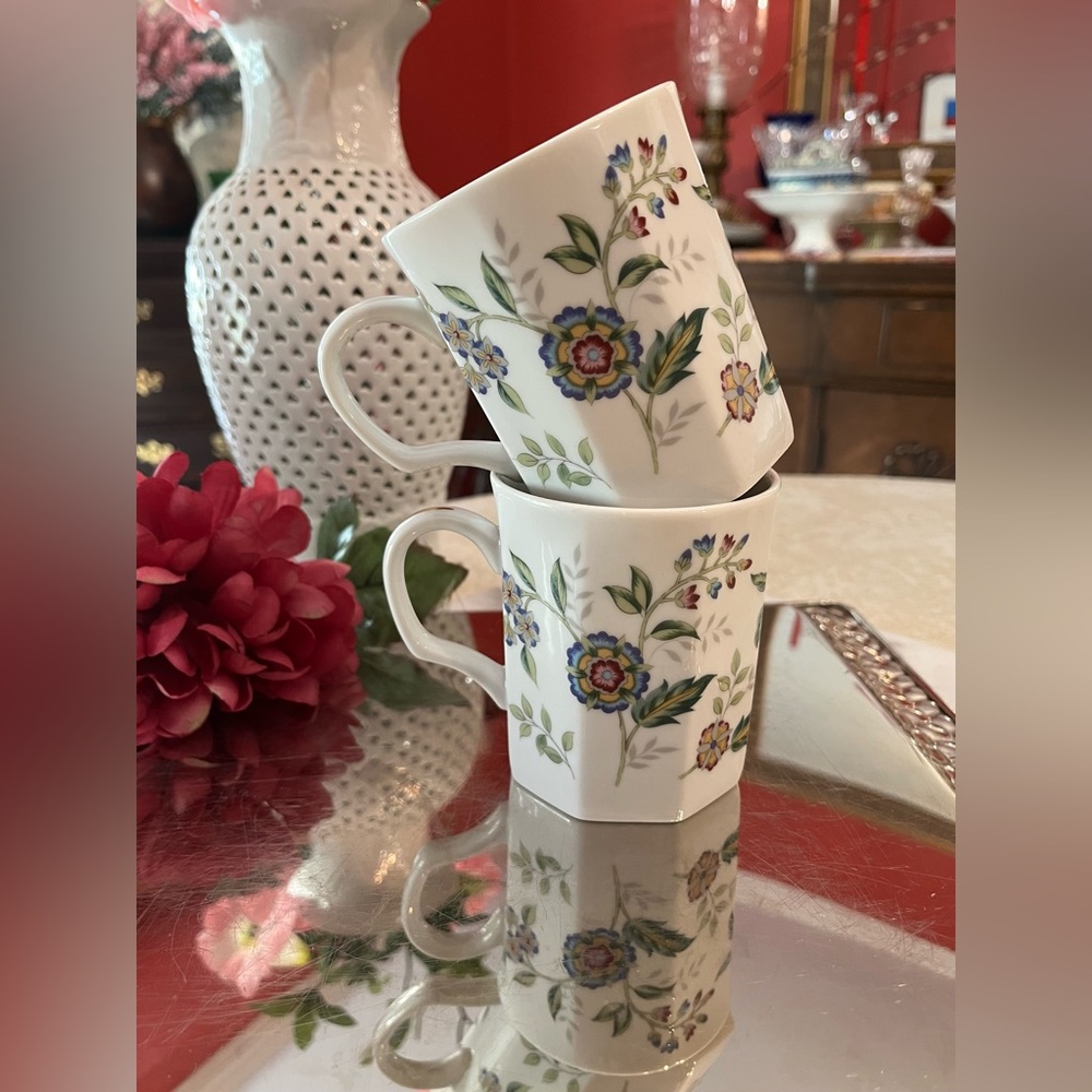 2 Andrea by Sadek Buckingham Coffee/Tea Mugs White Octagonal Floral Gold Japan - Picture 4 of 14